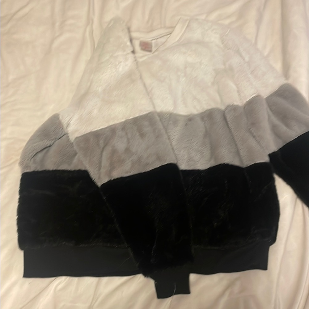 Color Block Fuzzy Sweater - Picture 3 of 3